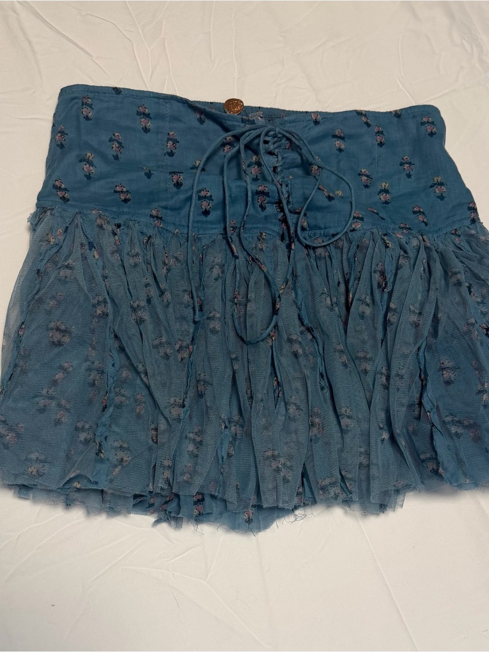 Free People blue floral mini skirt with adorable lace up detail! size L NWOT - Picture 3 of 11